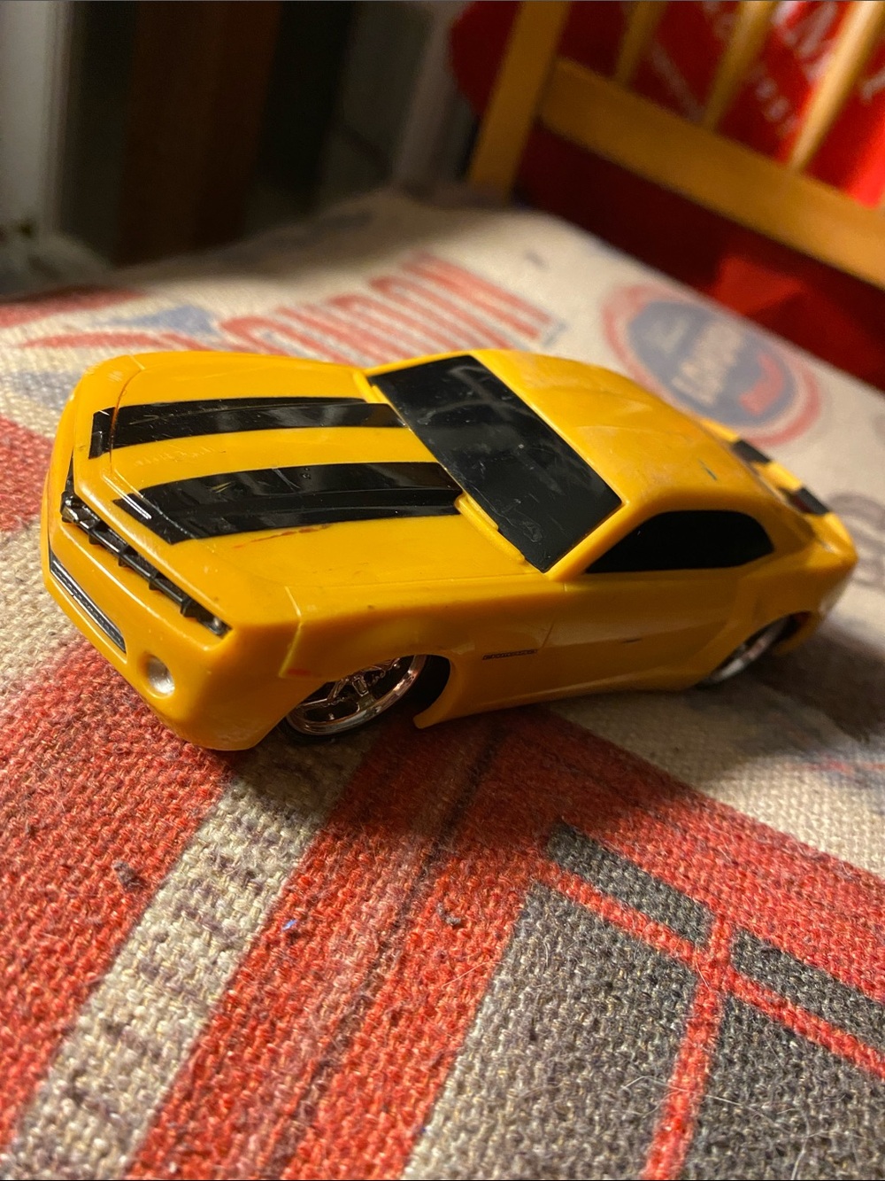 Jada 2006 Yellow And Black Camaro Concept  1:24 Scale 5.2” for collection